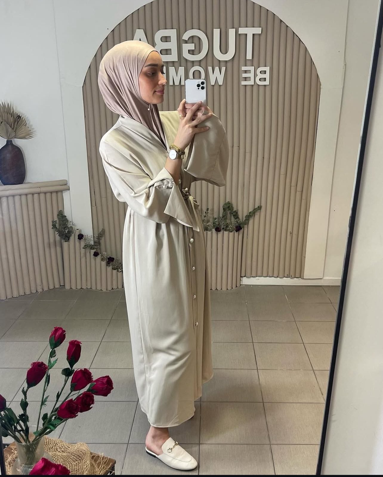 ABAYA BOUTONNEE
