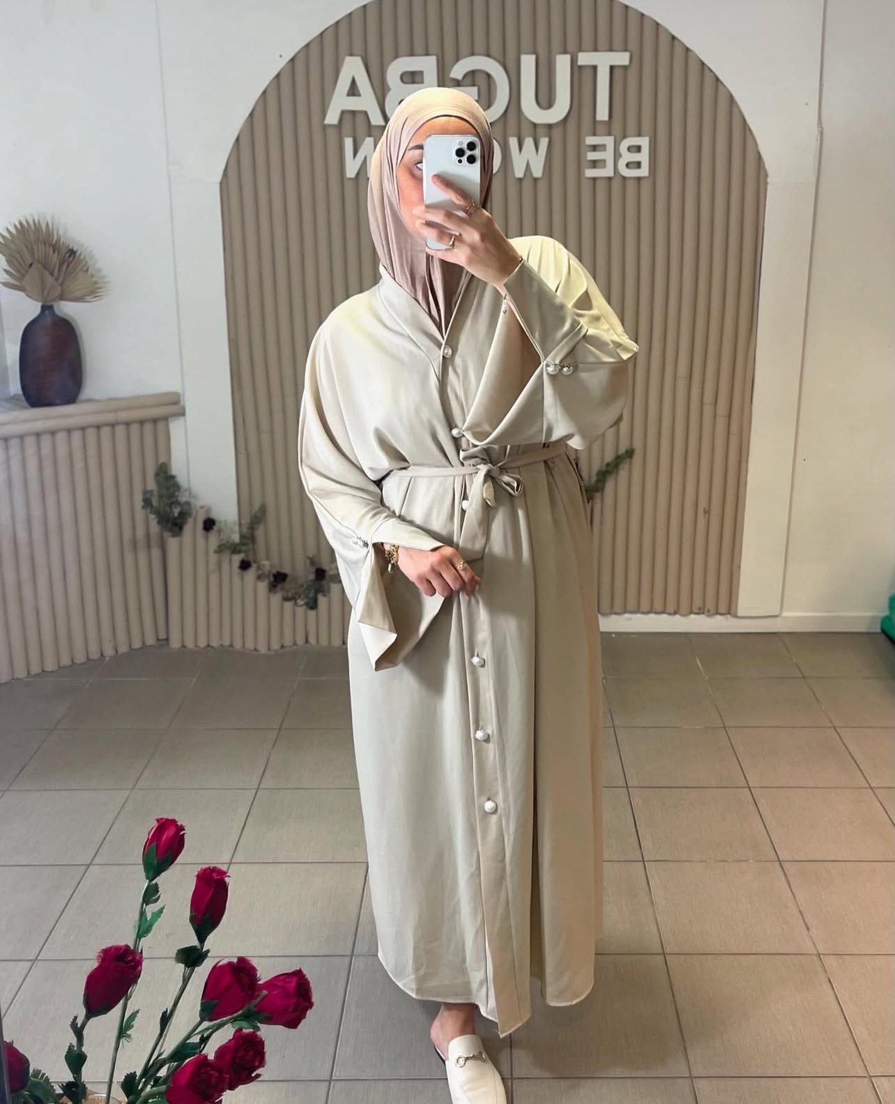ABAYA BOUTONNEE